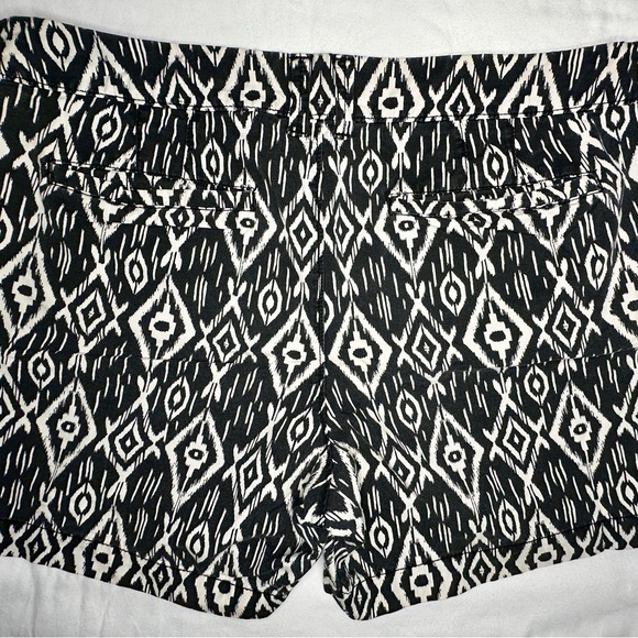 Old Navy Geometric Print ~ Casual Chino Shorts ~ Boho Hippie Size 14 - Picture 2 of 5